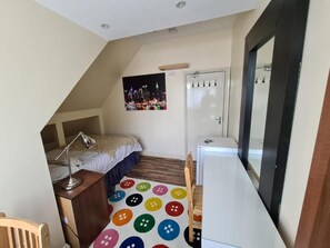 Eenvoudige tweepersoonskamer, 1 tweepersoonsbed, niet-roken, terras | Gratis wifi