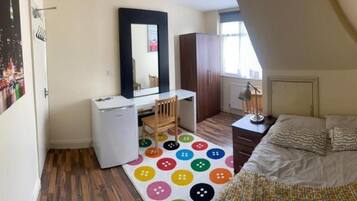 Habitación básica doble, 1 cama doble, no fumadores, patio | Wifi gratis