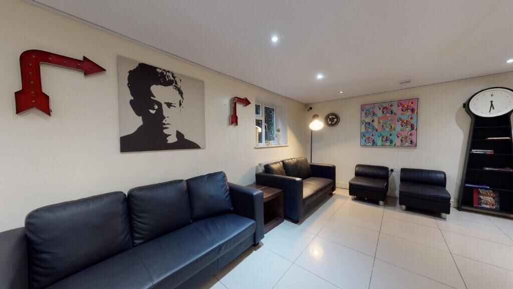 Habitación básica doble, 1 cama doble, no fumadores, patio | Zona de estar