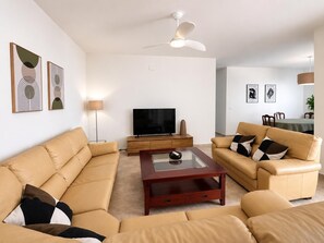 A living room with a sofa set, a coffee table, a TV, and artwork on the wall. - The tranquility of the Mediterranean, the comfort of a spacious apartment in Villajoyosa (La Vila Joiosa)