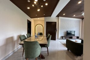 Departamento, vista a la montaña | Restaurantes