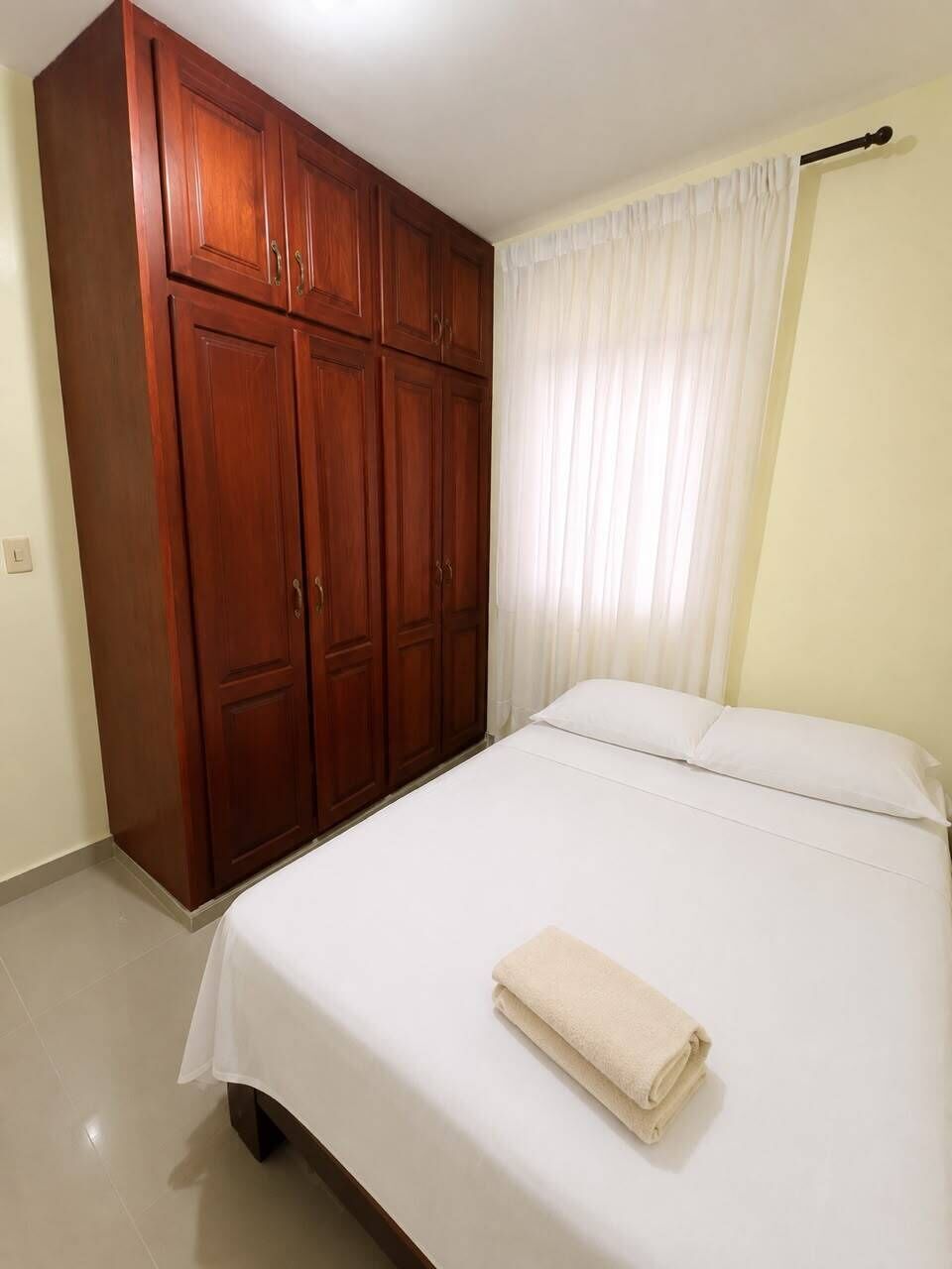 3 chambres, fer et planche à repasser, Wi-Fi, draps fournis