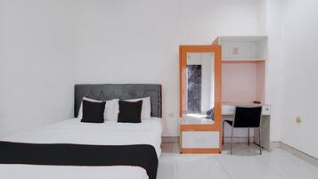 Desk, WiFi (free), bed sheets