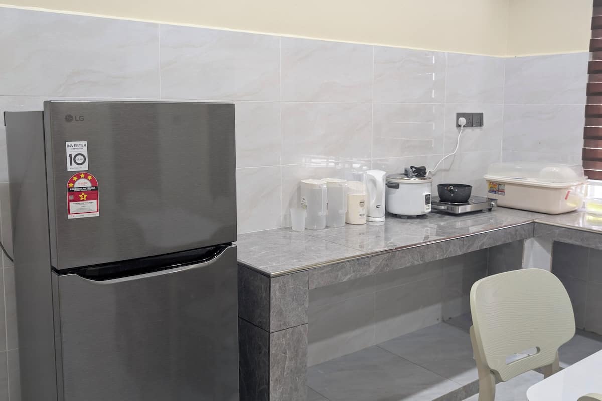 Deluxe Quadruple Room | Private kitchen