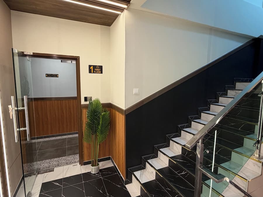 Pintu masuk hartanah