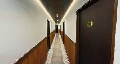 S Empire Hotel