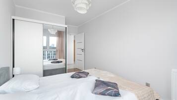 2 bedrooms, iron/ironing board, travel cot, WiFi