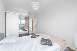 2 habitaciones, tabla de planchar con plancha, cuna de viaje y wifi 