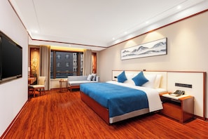 Cubrecamas, colchones Select Comfort, minibar y escritorio 