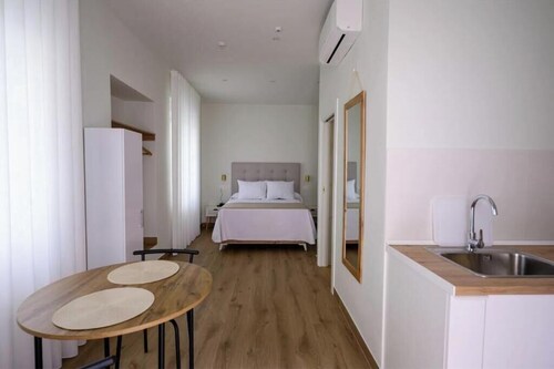 Deluxe Apartment with Garden View / Bright, spacious, and comfortable