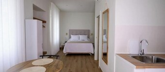Deluxe Apartment with Garden View / Bright, spacious, and comfortable