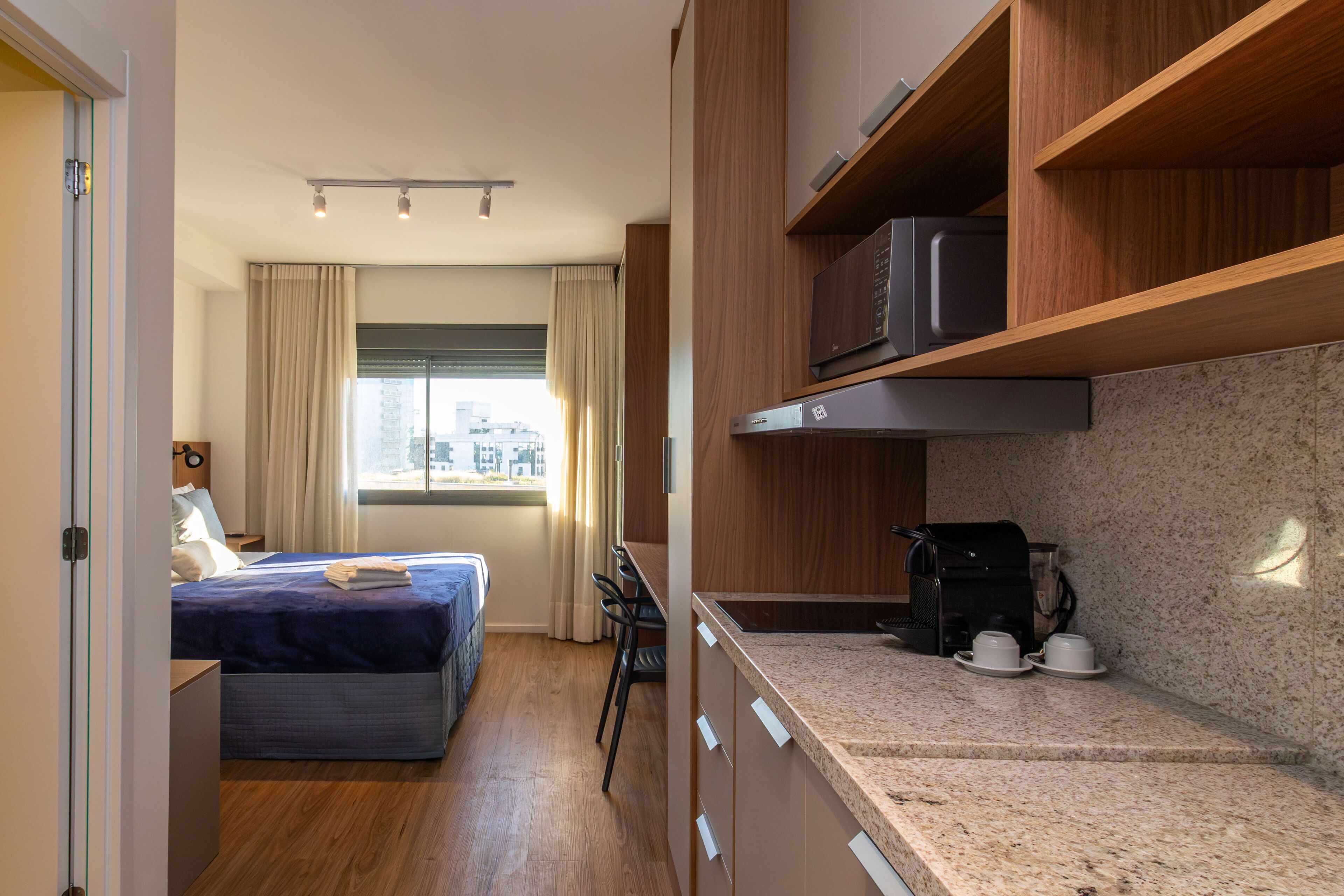 Studio Casal | Escritorio, espacio para trabajar con un portátil, wifi gratis