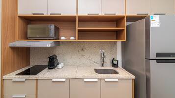 Studio Casal | Private kitchen | Espresso maker, fridge, microwave, stovetop