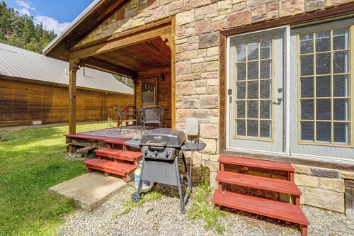 < 1 Mi to Trails & Slopes: Red River Home