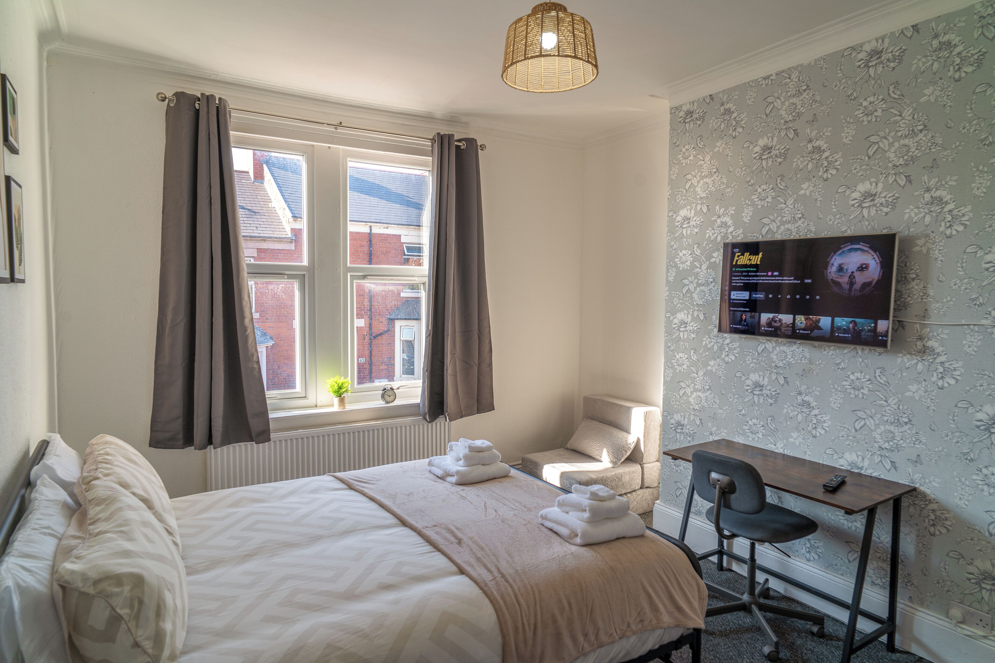 2 bedrooms, iron/ironing board, WiFi, bed sheets