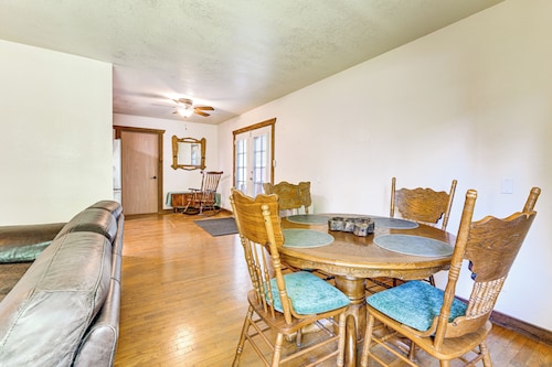 6 Mi to Crater Lake NP / Quiet & Secluded Home