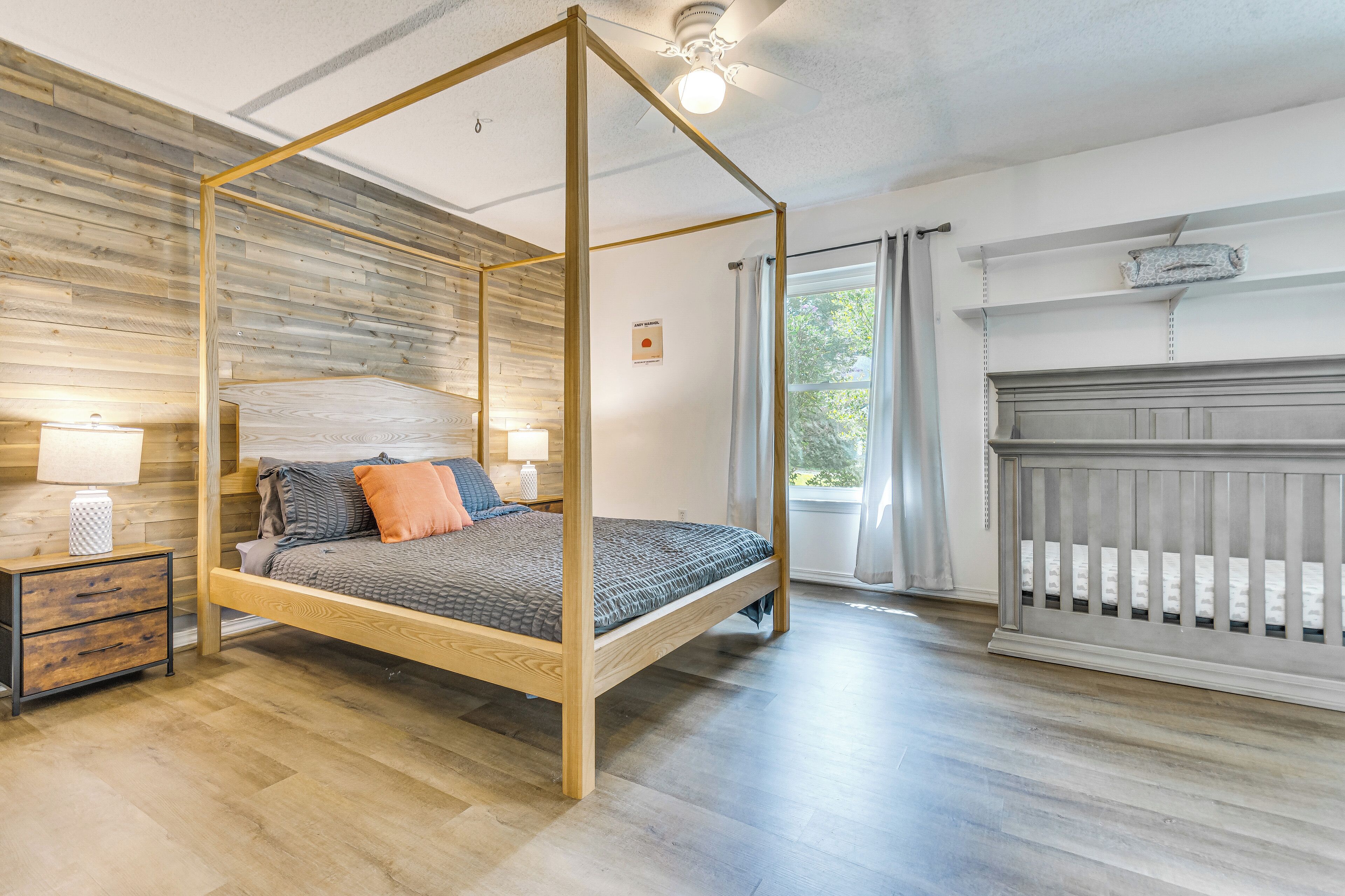 3 Schlafzimmer, Schreibtisch, Bügeleisen/Bügelbrett, Reisekinderbett