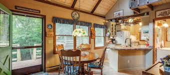 Charming Resort Cabin at Lake Hiwassee!