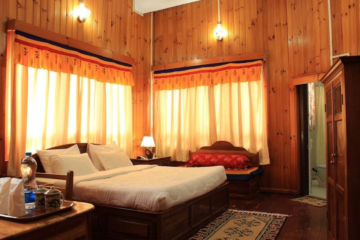 Deluxe Double or Twin Room, Mountain View | Iron/ironing board (on request), free WiFi