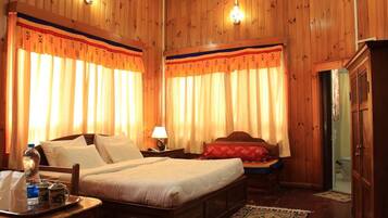 Deluxe Double or Twin Room, Mountain View | Iron/ironing board (on request), WiFi (free)
