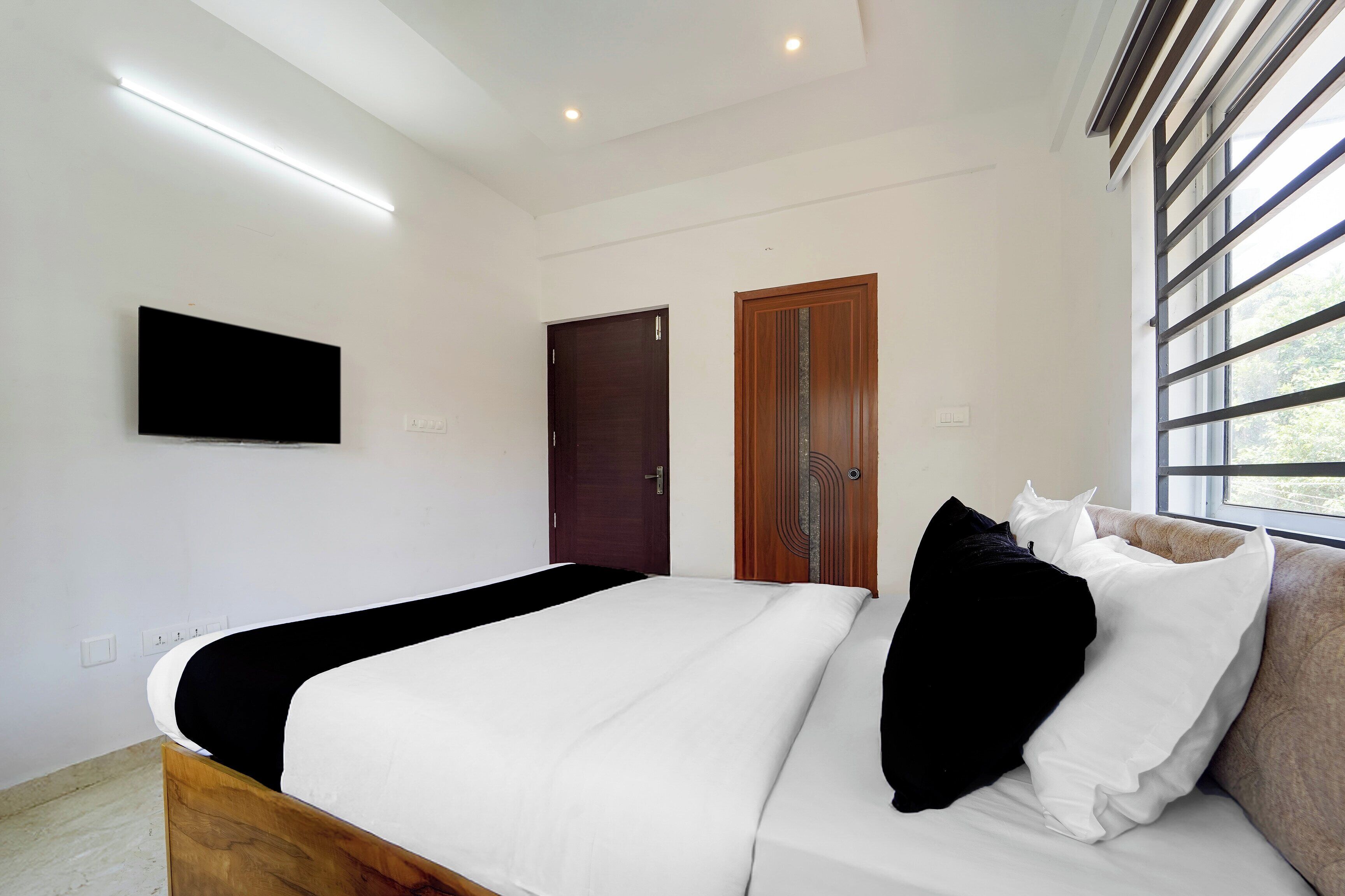 Classic Room | Desk, iron/ironing board (on request), free WiFi, bed sheets