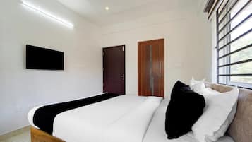 Classic Room | Desk, iron/ironing board (on request), free WiFi, bed sheets