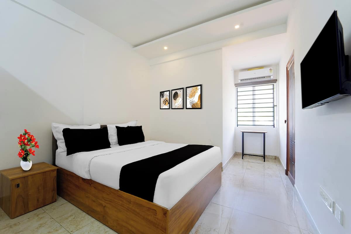 Classic Room | Desk, iron/ironing board (on request), WiFi (free), bed sheets