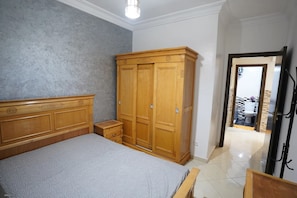 Room - Charming 2 -Bedroom Apartment in Martil, Morocco (Martil)