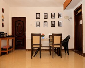 Dining - Kilimani Penthouse with Skyline Views Pool & Wi-Fi (Nairobi)