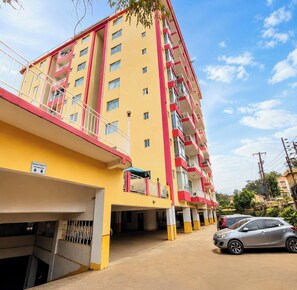 Exterior - Kilimani Penthouse with Skyline Views Pool & Wi-Fi (Nairobi)