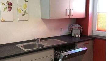 Coffee/tea maker, fridge, oven, stovetop