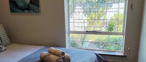 2 bedrooms, iron/ironing board, Internet, bed sheets