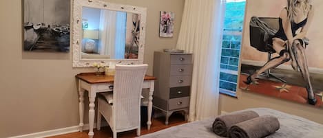 2 bedrooms, iron/ironing board, Internet, bed sheets
