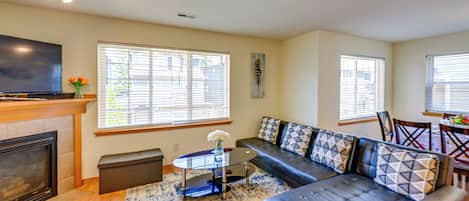 TV, fireplace
