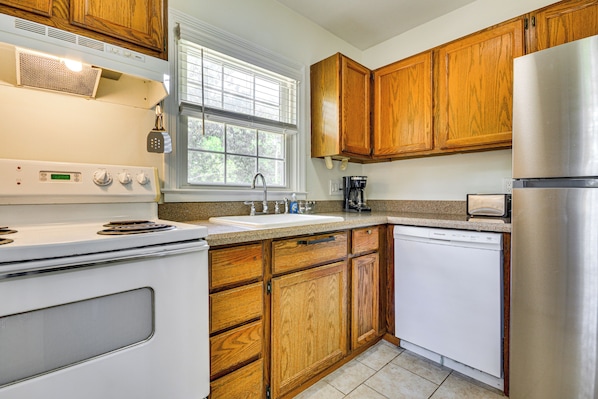 Coffee/tea maker, fridge, stovetop, dishwasher