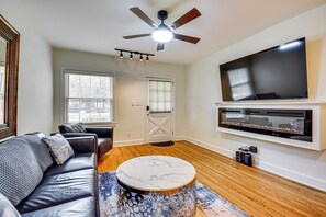 TV, fireplace