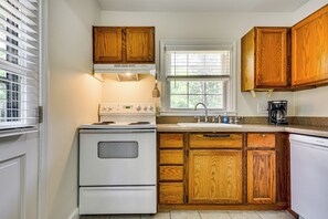 Coffee/tea maker, fridge, stovetop, dishwasher