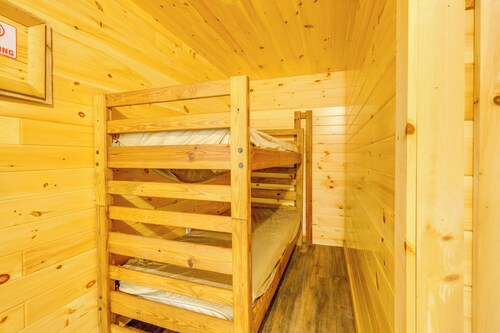Cabin w/ Lake Access at Letchworth Valley Resort