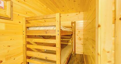 Cabin w/ Lake Access at Letchworth Valley Resort