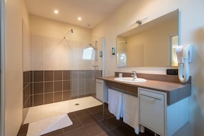 Bathroom - Room 31 - Château de la Marjolaine (Moulay)