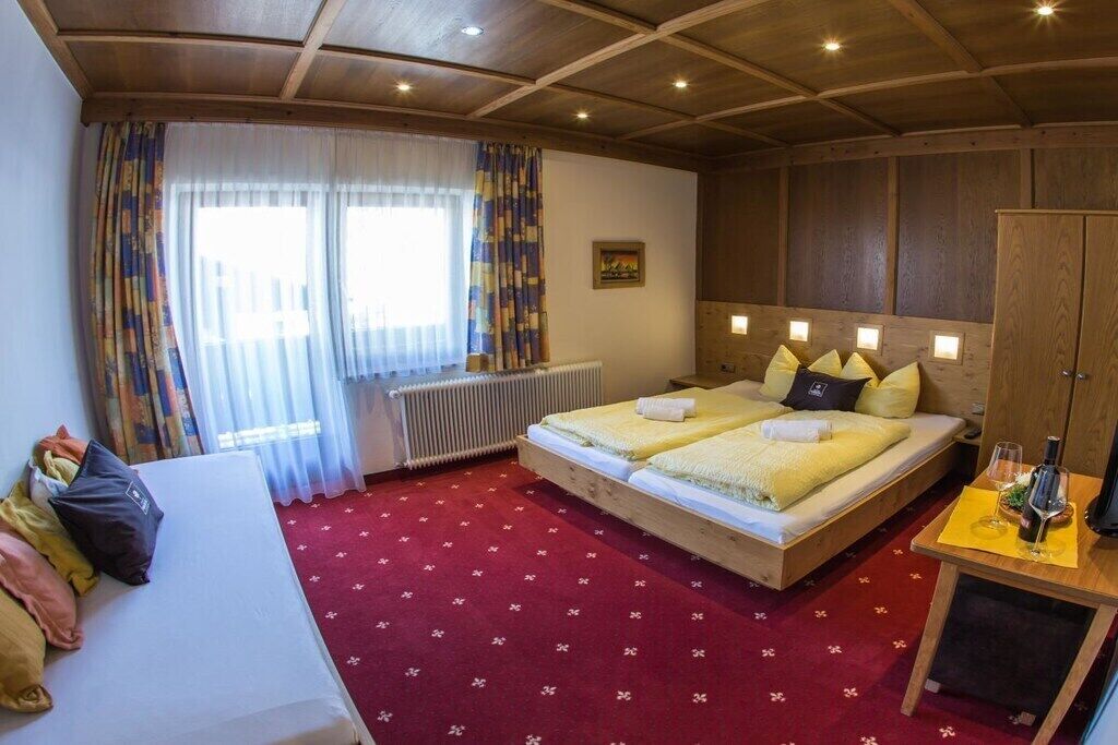 5 bedrooms, travel cot, free WiFi, bed sheets