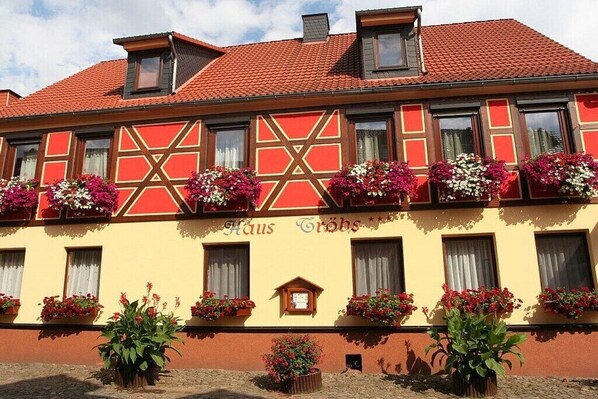 Exterior - Guesthouse Tröbs Holiday Apartment "Burgberg" (Harztor OT Ilfeld)