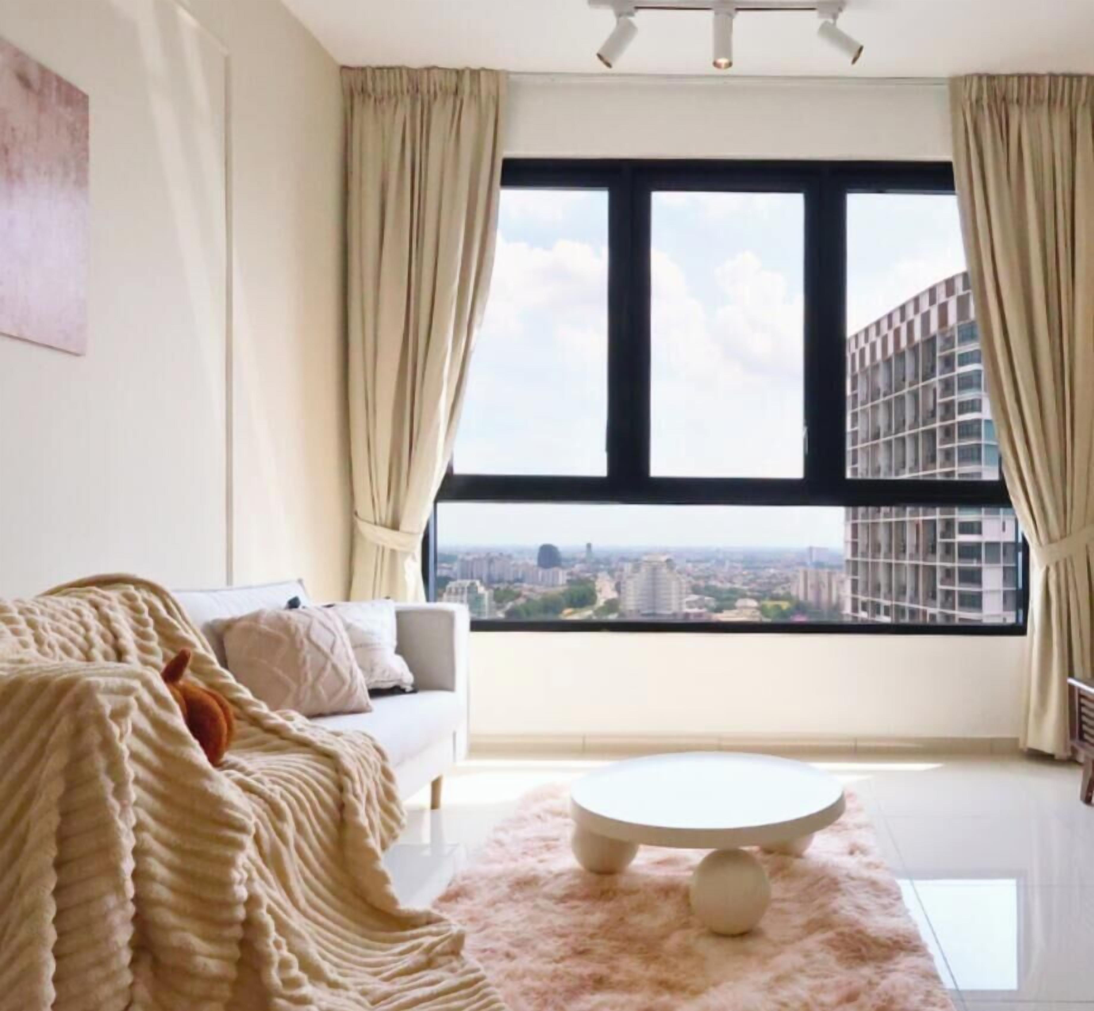 아파트 (2 Bedroom 2 bathroom with pool view) | 거실 공간