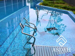 Exercise/lap pool