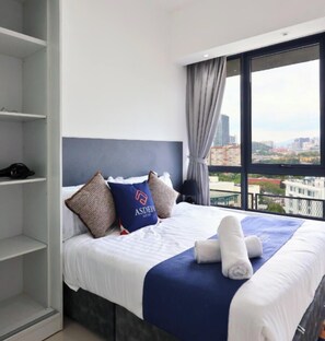 A hotel room with a bed, a view of the city, and a wardrobe. - Novo Ampang Suites By Asdeh (KL)