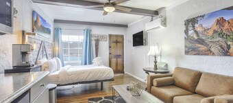 Pet-Friendly Meadow Room Near Garden of the Gods