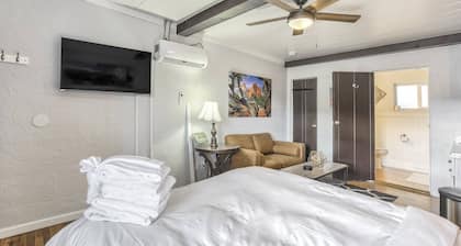 Pet-Friendly Meadow Room Near Garden of the Gods