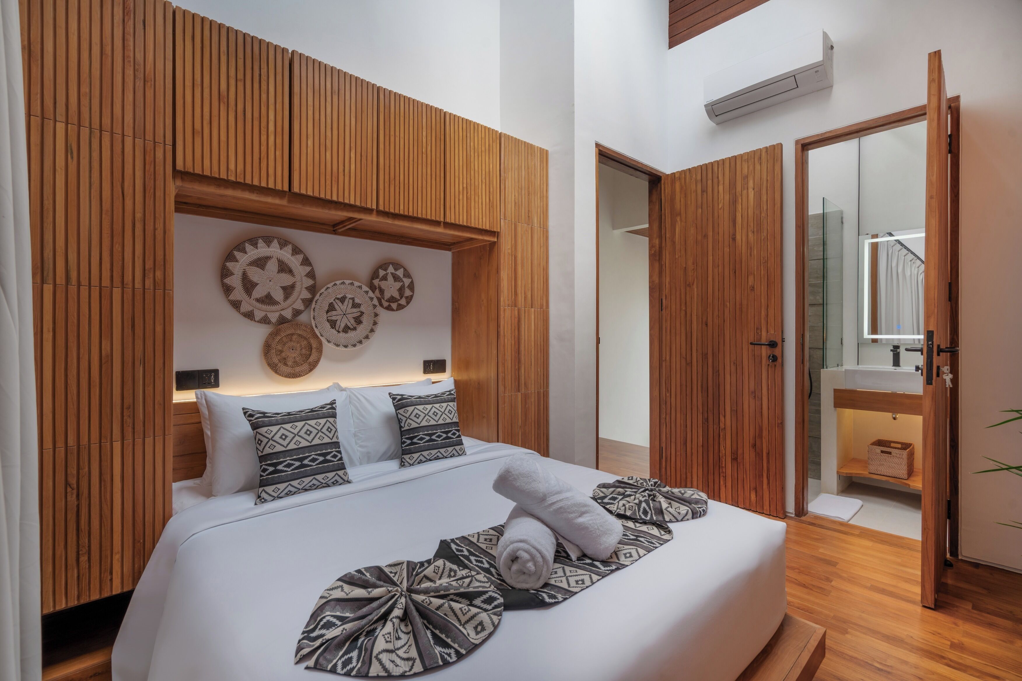 Villa | Premium bedding, in-room safe, iron/ironing board (on request)