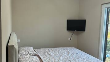 2 habitaciones, tabla de planchar con plancha, wifi y ropa de cama