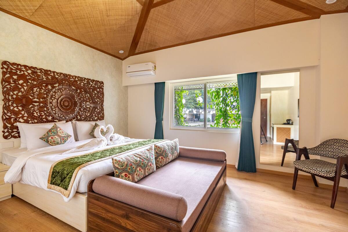 Superior Room | Desk, iron/ironing board (on request), WiFi (free)